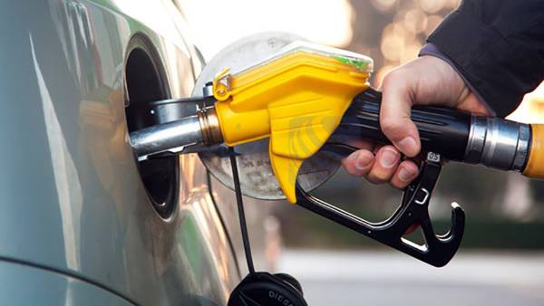 🔺 خبر مهم وزیر اقتصاد درباره بنزین/ این پیشنهاد بنزینی متوقف شد